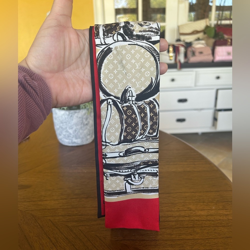 Louis Vuitton Monogram Twilly - Picture 7 of 7